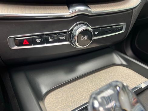 Used 2022 Volvo XC60 T8 Inscription w/ Advanced Package image 49