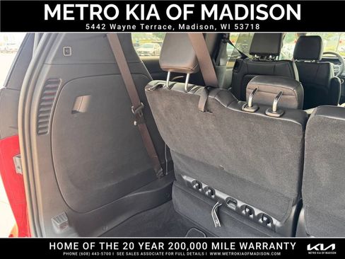 Used 2025 Chrysler Pacifica Select AWD/4WD image 30