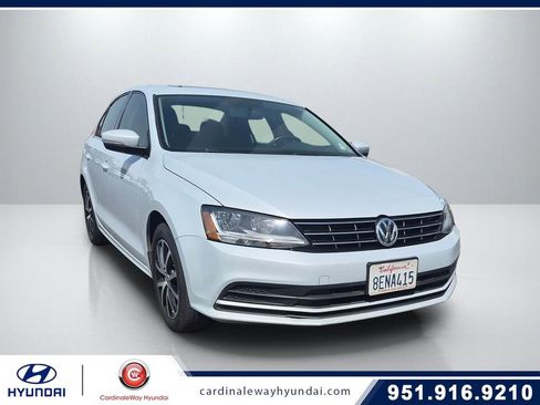 Used 2018 Volkswagen Jetta SE image 1