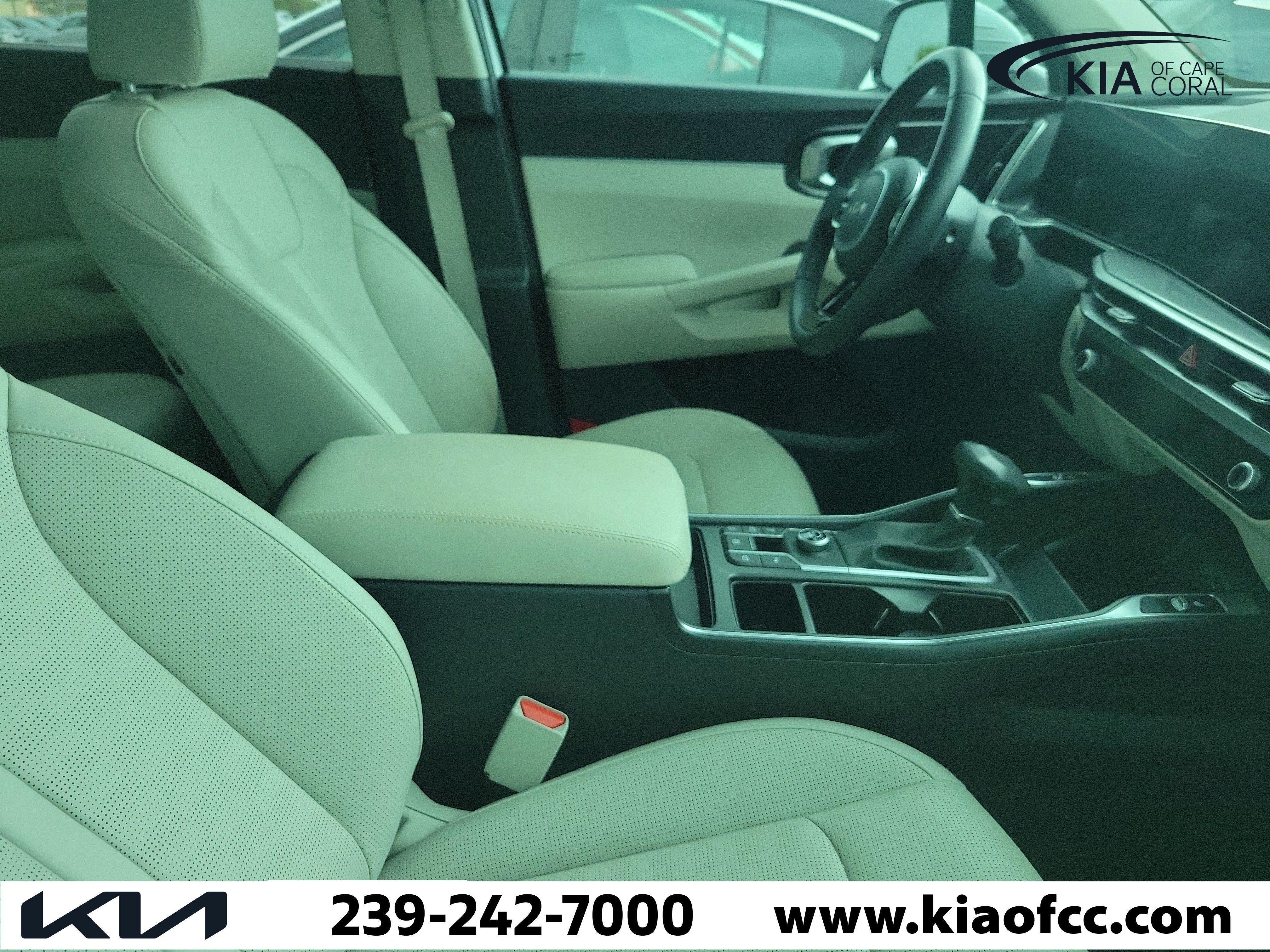Certified 2025 Kia Sorento S w/ Panoramic Sunroof Package FWD image 9