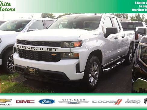 Used 2020 Chevrolet Silverado 1500 Custom w/ Custom Value Package AWD/4WD image 1