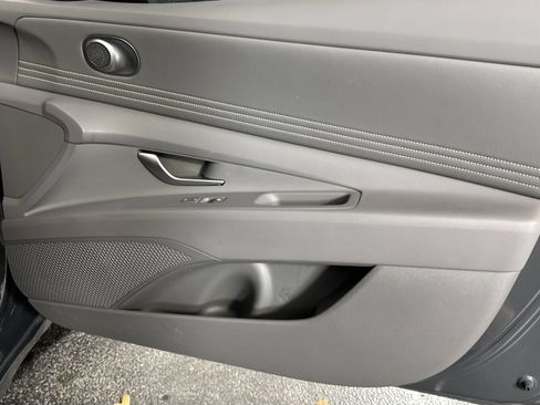 Used 2025 Hyundai Elantra SEL FWD image 31