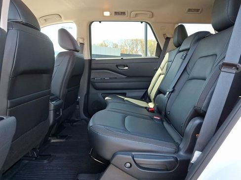 Used 2024 Nissan Pathfinder SL AWD/4WD image 11