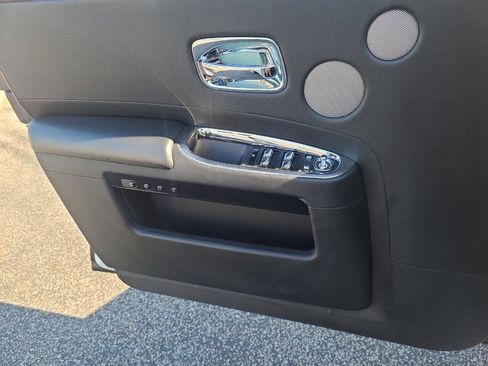 Used 2015 Rolls-Royce Ghost image 32