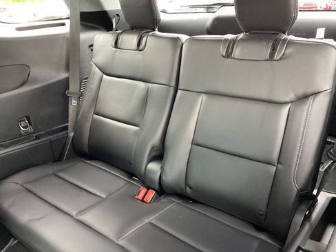 Used 2022 Ford Explorer XLT w/ Equipment Group 202A AWD/4WD image 14