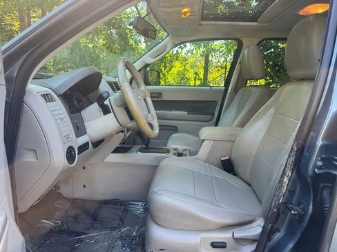 Used 2010 Ford Escape XLT AWD/4WD image 9