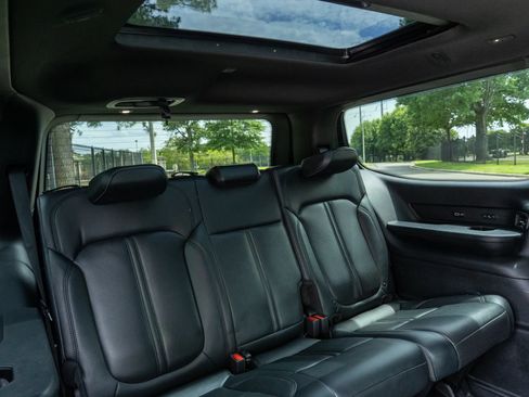 Used 2022 Jeep Wagoneer Series III w/ Premium Group I RWD image 19