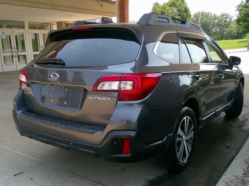 Used 2018 Subaru Outback 2.5i Limited AWD/4WD image 5
