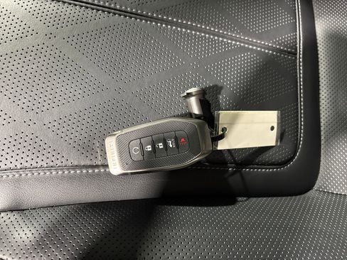 Certified 2025 INFINITI QX80 Sensory image 29