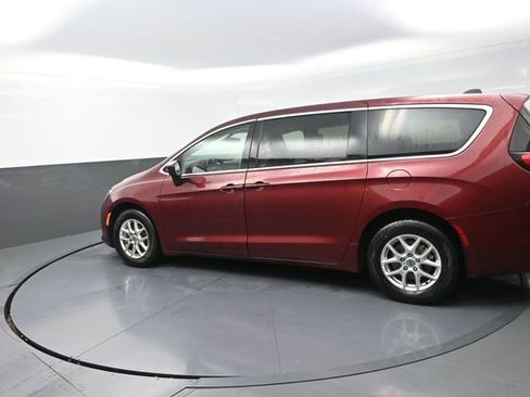 Used 2022 Chrysler Voyager LX FWD image 86