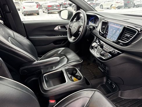 Used 2020 Chrysler Pacifica Limited image 20