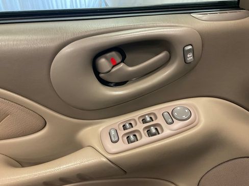 Used 2001 Pontiac Bonneville SLE FWD image 12