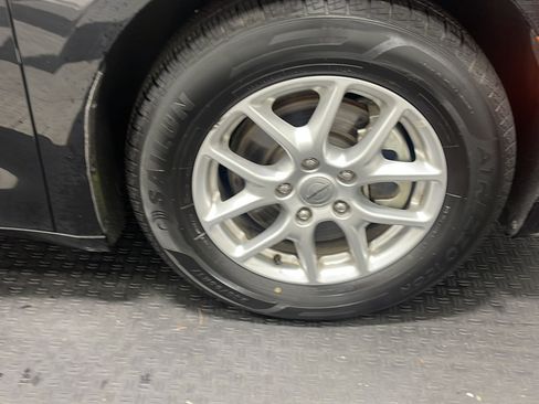 Used 2023 Chrysler Pacifica Touring-L FWD image 23