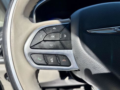 Used 2020 Chrysler Pacifica Limited FWD image 25