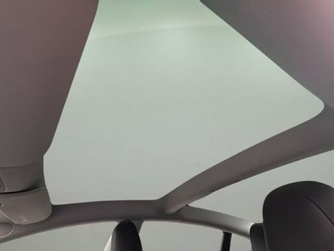 Used 2023 Tesla Model 3 Standard Range image 19