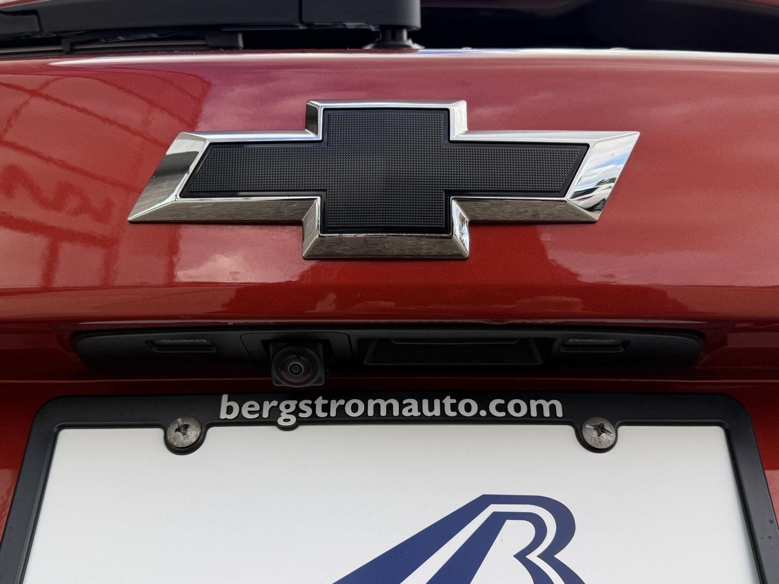 Used 2024 Chevrolet Trax RS w/ Sunroof Package FWD image 12