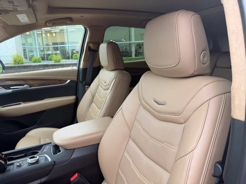 Used 2024 Cadillac XT5 Sportv w/ Platinum Package AWD/4WD image 10