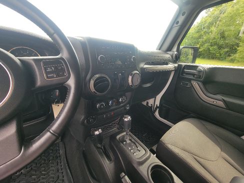 Used 2016 Jeep Wrangler Sport w/ Quick Order Package 24S AWD/4WD image 17