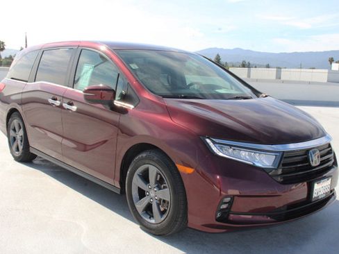 Used 2021 Honda Odyssey EX image 2