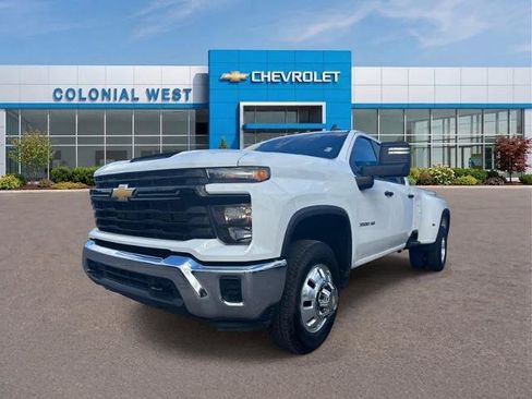 Used 2024 Chevrolet Silverado 3500 W/T AWD/4WD image 2