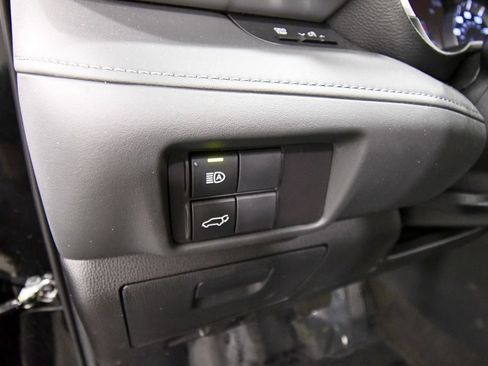 Used 2023 Toyota Highlander XLE AWD/4WD image 20