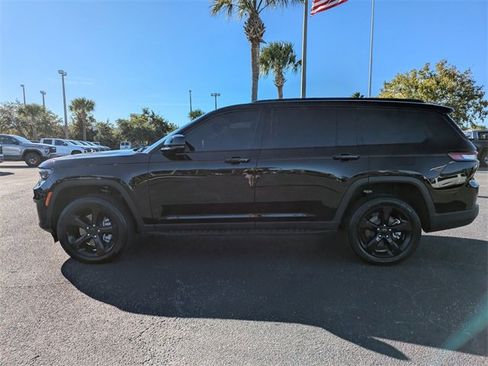 Used 2025 Jeep Grand Cherokee L Limited w/ Luxury Tech Group II image 6