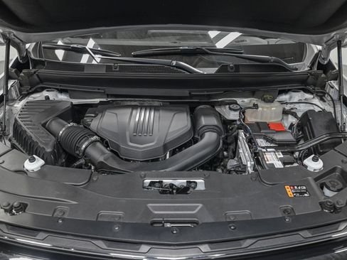 Used 2025 Chevrolet Traverse LT FWD image 11