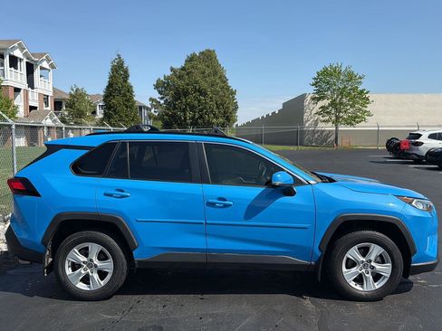 Used 2020 Toyota RAV4 XLE w/ Convenience Package image 4