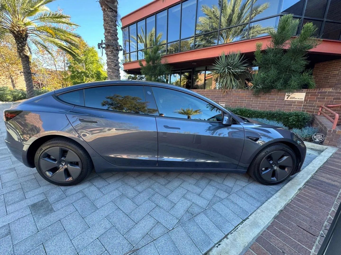Used 2022 Tesla Model 3 Long Range AWD/4WD image 4
