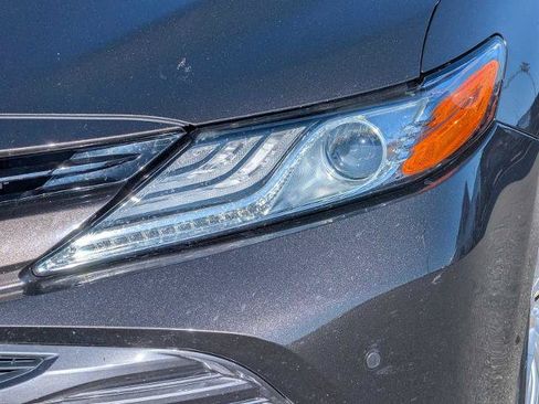 Used 2018 Toyota Camry XLE FWD image 10