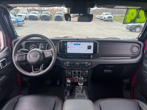 Used 2024 Jeep Gladiator Rubicon AWD/4WD image 19