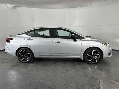 Used 2025 Nissan Versa SR FWD image 9