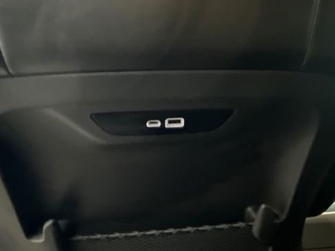 Used 2024 Chrysler Pacifica Touring-L image 18