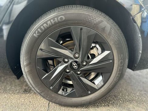 Used 2023 Hyundai Elantra SEL w/ Cargo Package FWD image 10