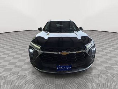 Used 2024 Chevrolet Trax LT FWD image 2