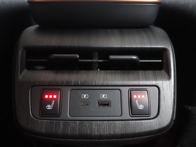 Used 2024 Nissan Ariya Evolve+ FWD image 32