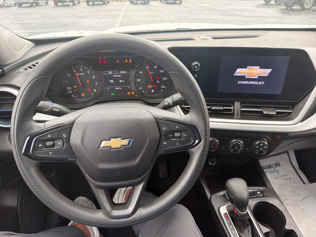 Used 2024 Chevrolet Trax LS w/ LS Convenience Package FWD image 17