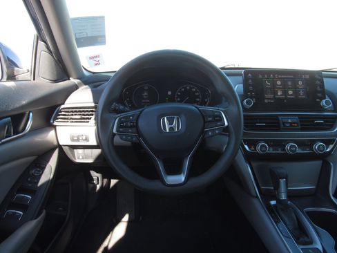 Used 2018 Honda Accord EX image 19