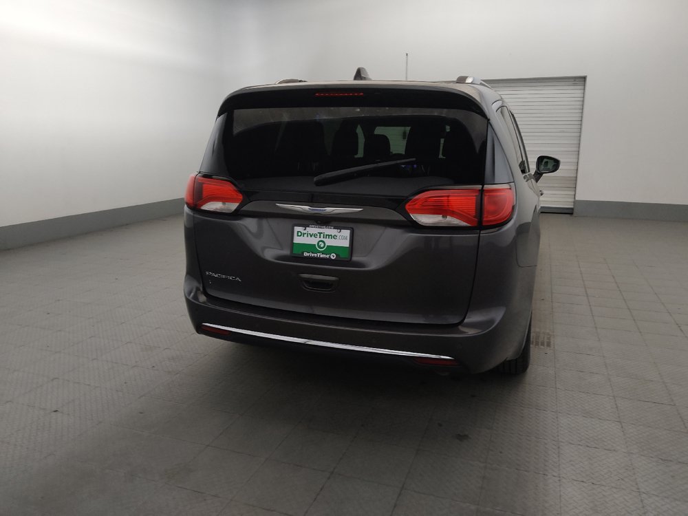 Used 2018 Chrysler Pacifica Touring-L FWD image 7
