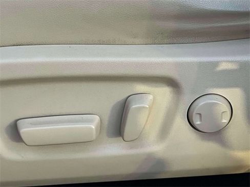 Used 2019 Toyota Highlander SE image 22