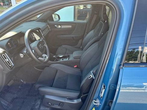 Certified 2025 Volvo XC40 B5 Plus AWD/4WD image 20