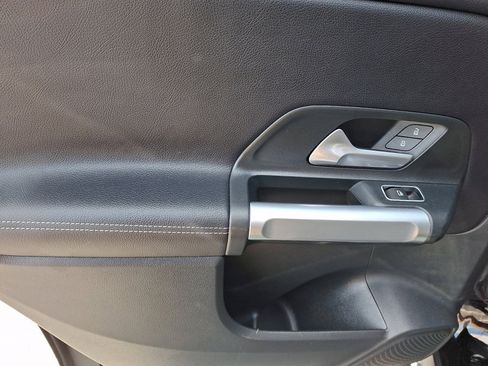 Used 2023 Mercedes-Benz GLB 250 4MATIC image 19