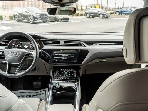 Used 2024 Audi Q8 e-tron Prestige image 8