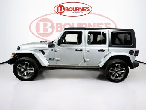 Used 2024 Jeep Wrangler Unlimited w/ Convenience Group AWD/4WD image 6