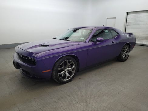 Used 2016 Dodge Challenger SXT Plus image 2