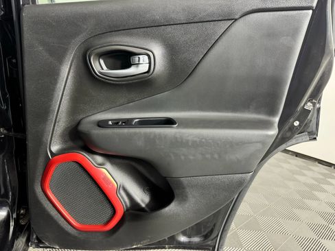 Used 2018 Jeep Renegade Trailhawk w/ Cold Weather Group II image 41