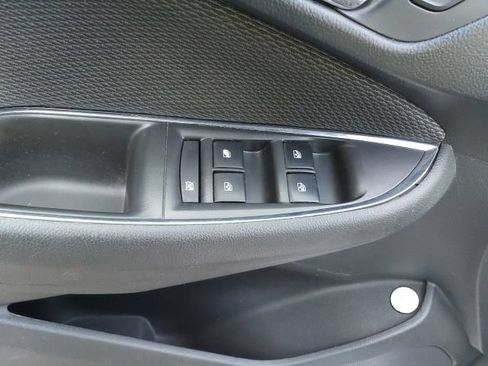 Used 2017 Chevrolet Cruze LS FWD image 16