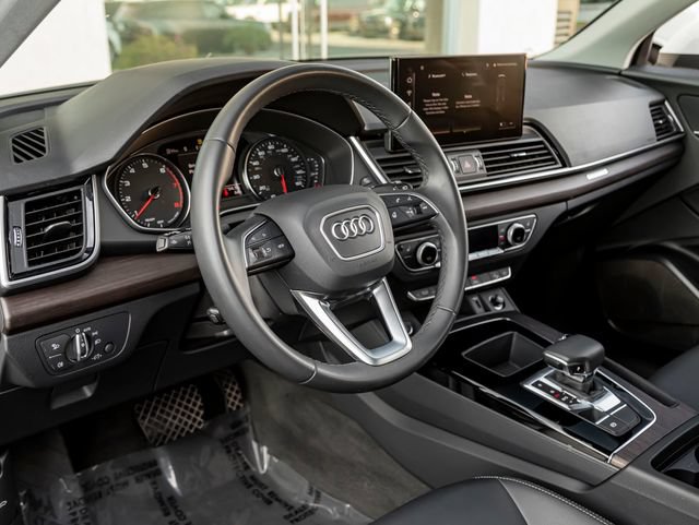 Used 2023 Audi Q5 2.0T Premium w/ Convenience Package AWD/4WD image 17