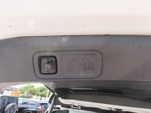 Used 2024 Ford Expedition Limited AWD/4WD image 14