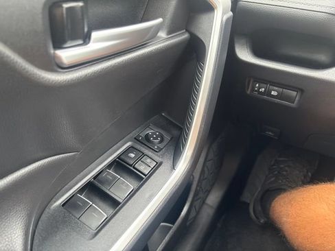 Used 2025 Toyota RAV4 XLE AWD/4WD image 26